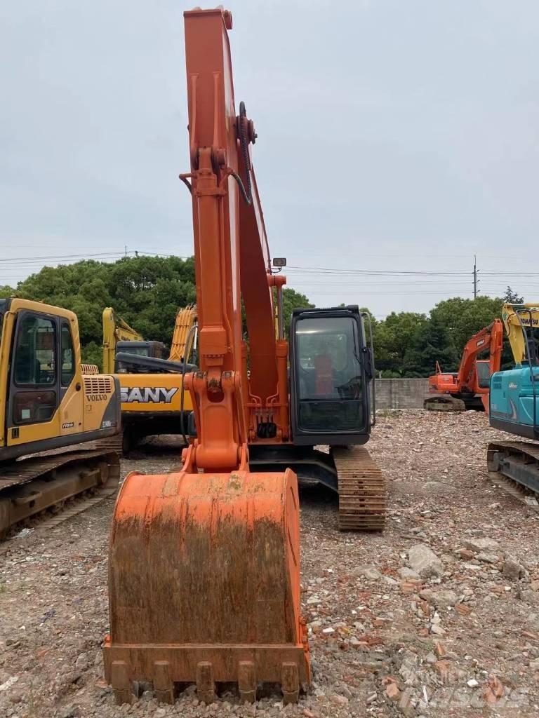 Hitachi ZX 120 Kāpurķēžu ekskavatori