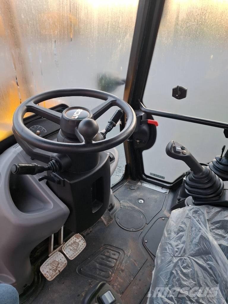 JCB 3CX PLUS AEC Ekskavatori-iekrāvēji