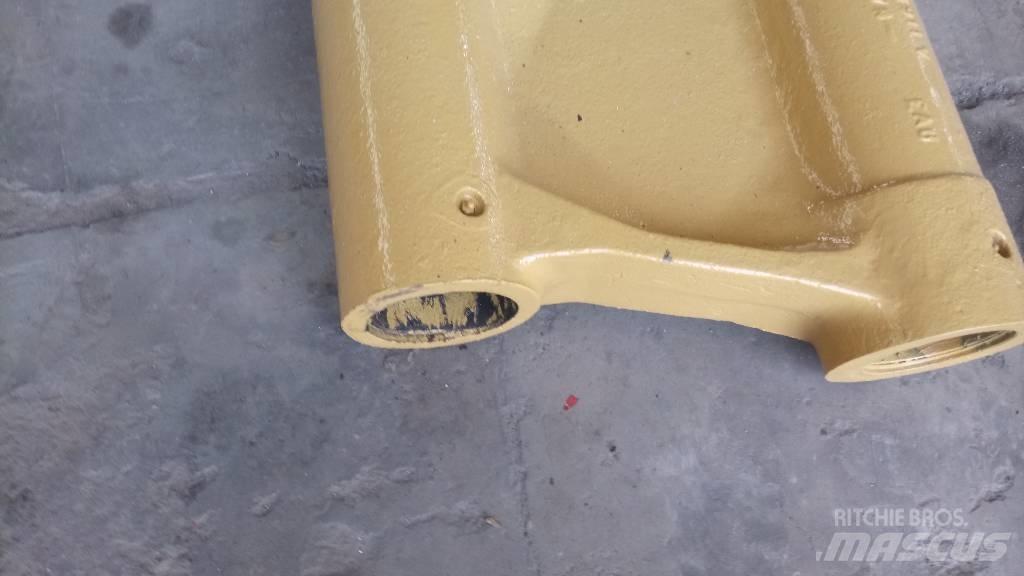 CAT 245 Šasija un piekare