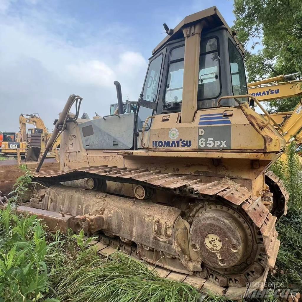 Komatsu D 65 P-12 Kāpurķēžu buldozeri