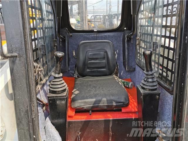Bobcat S130 Lietoti riteņu kompaktiekrāvēji