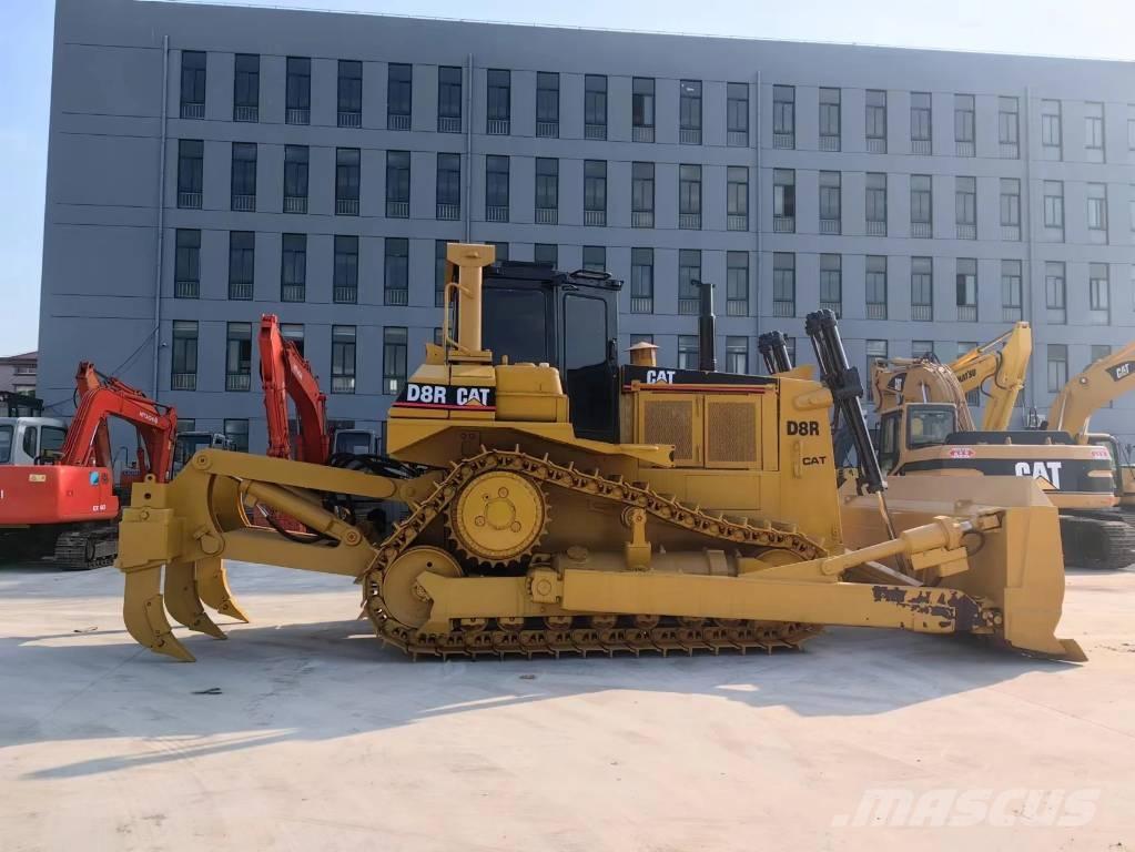 CAT D8R Kāpurķēžu buldozeri