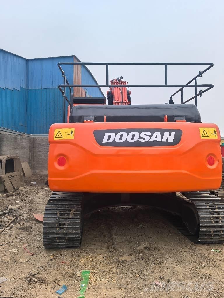 Doosan DX300LC Kāpurķēžu ekskavatori