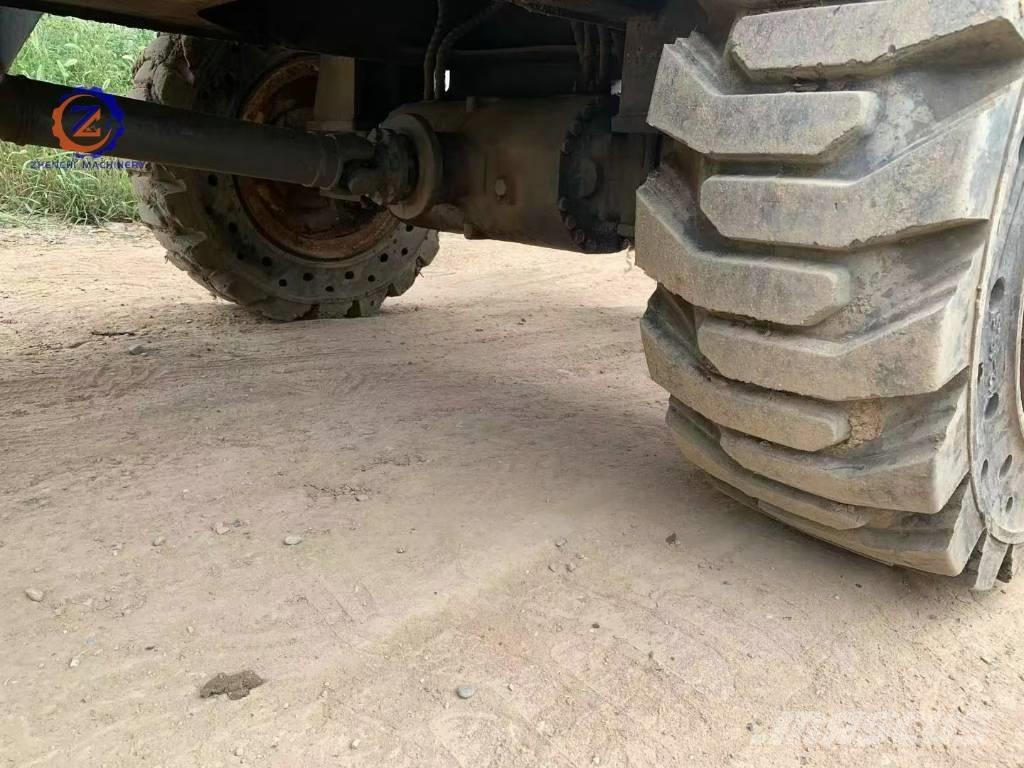 Hyundai 60 W Ekskavatori uz riteņiem