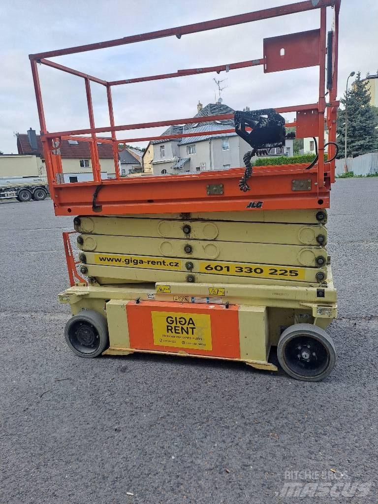 JLG 10rs Šķerveida pacēlāji