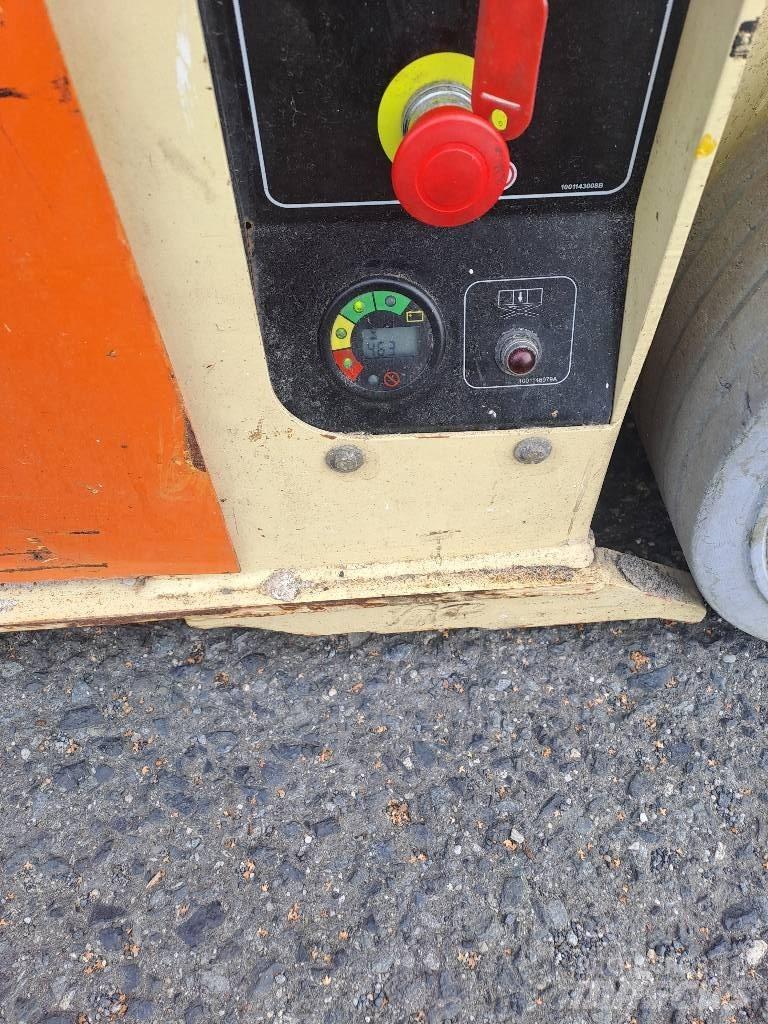 JLG 10rs Šķerveida pacēlāji