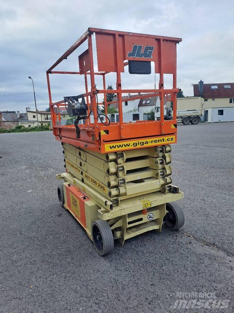 JLG 10rs Šķerveida pacēlāji