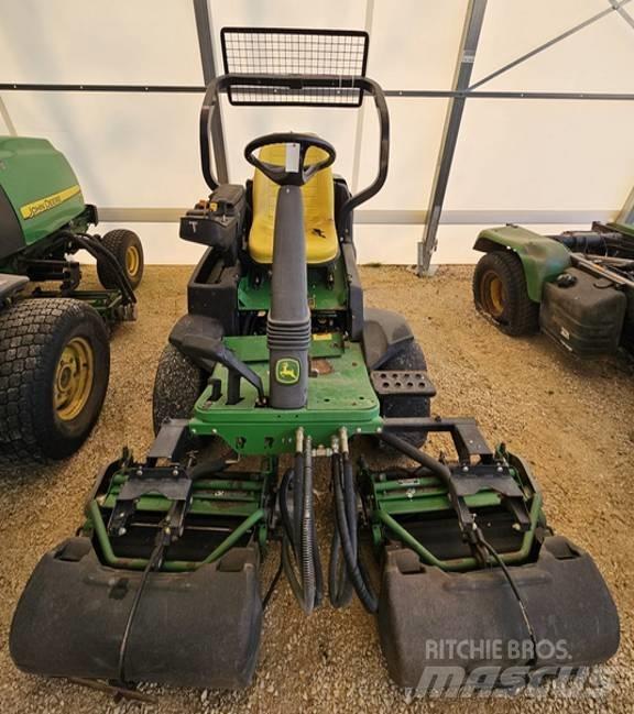 John Deere 2500 A Mauriņa pļaujmašīnas