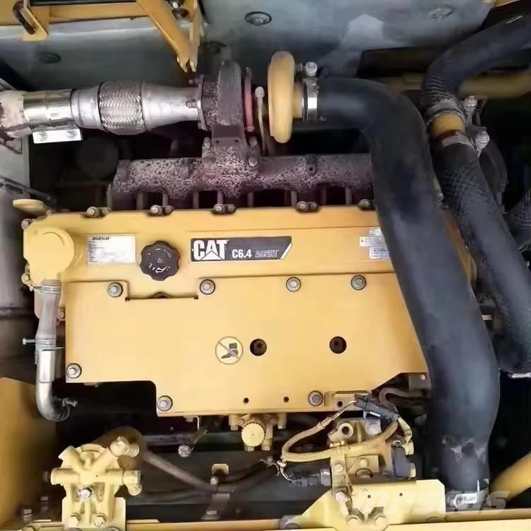 CAT 325 D Kāpurķēžu ekskavatori