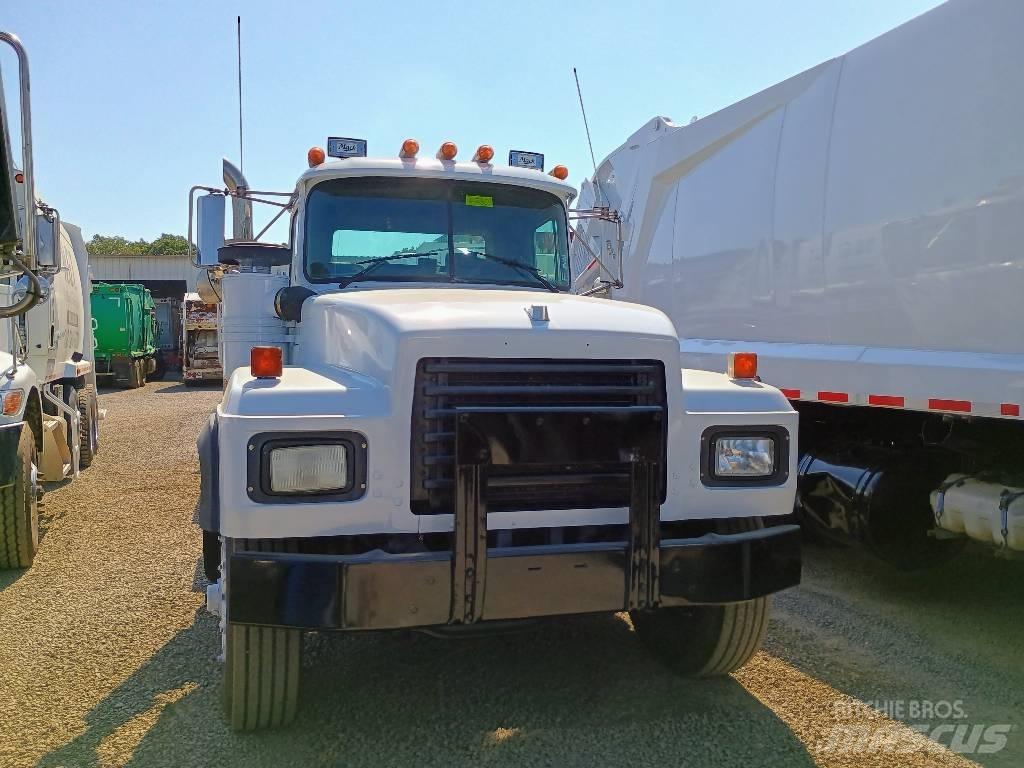 Mack RD 688 S Atkritumu izvešanas transports