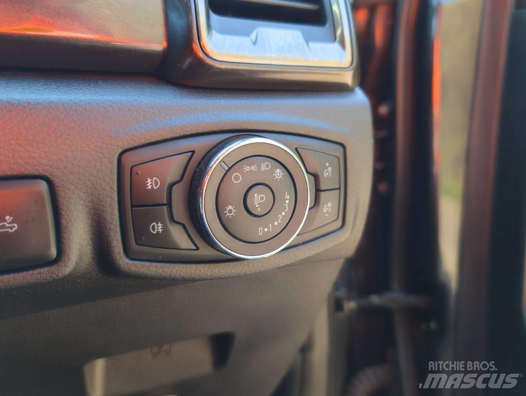 Ford Ranger Vieglais kravas automobilis/izkraušana no sāniem