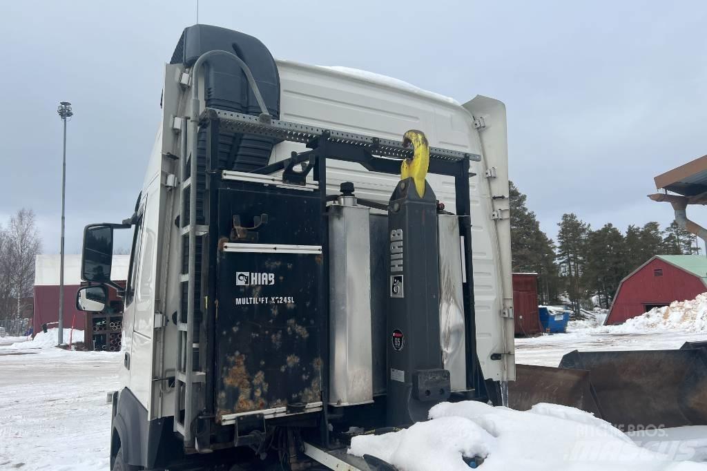Volvo FM 12 Treileri ar āķi