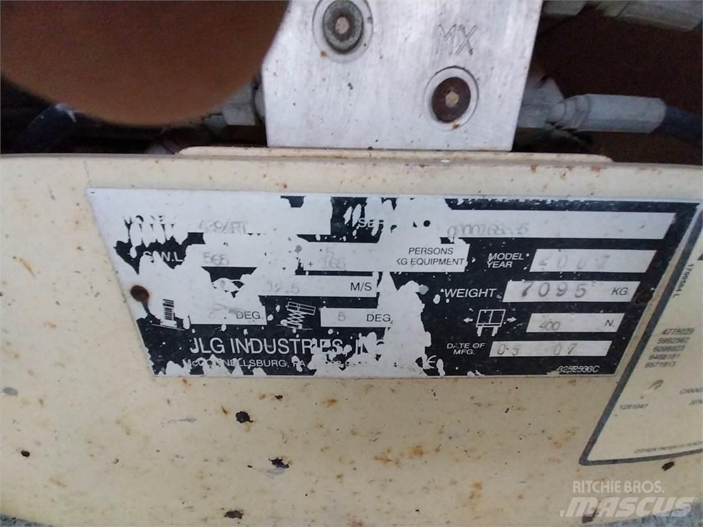 JLG 4394RT Šķerveida pacēlāji