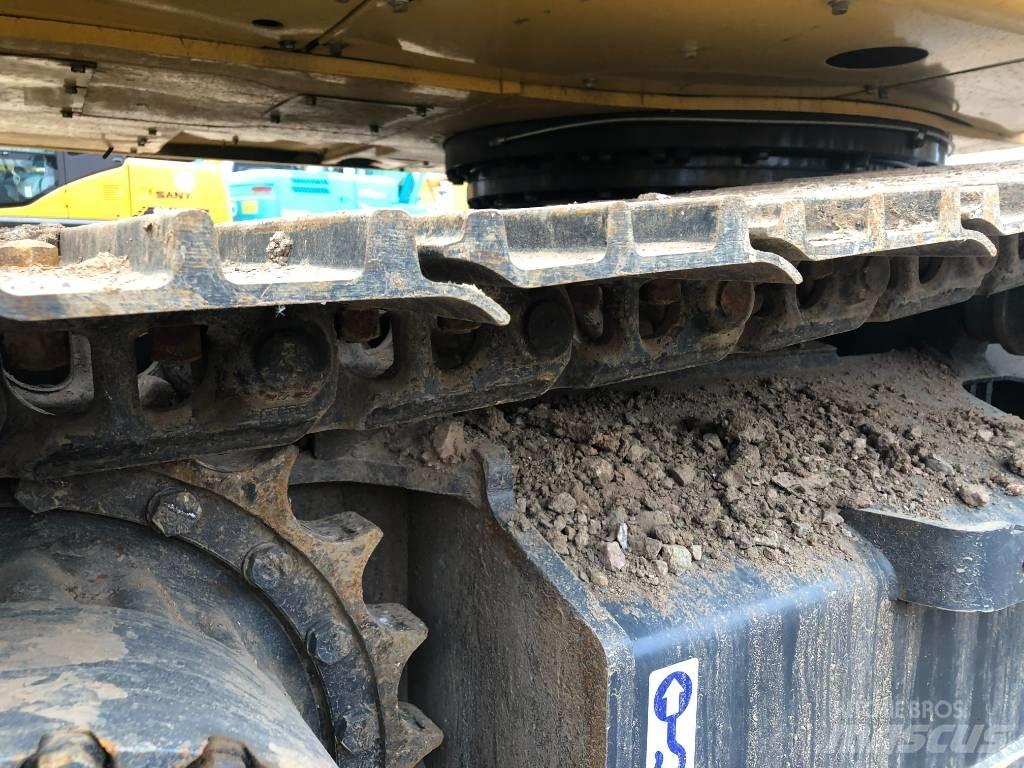 Komatsu 220-8 Kāpurķēžu ekskavatori