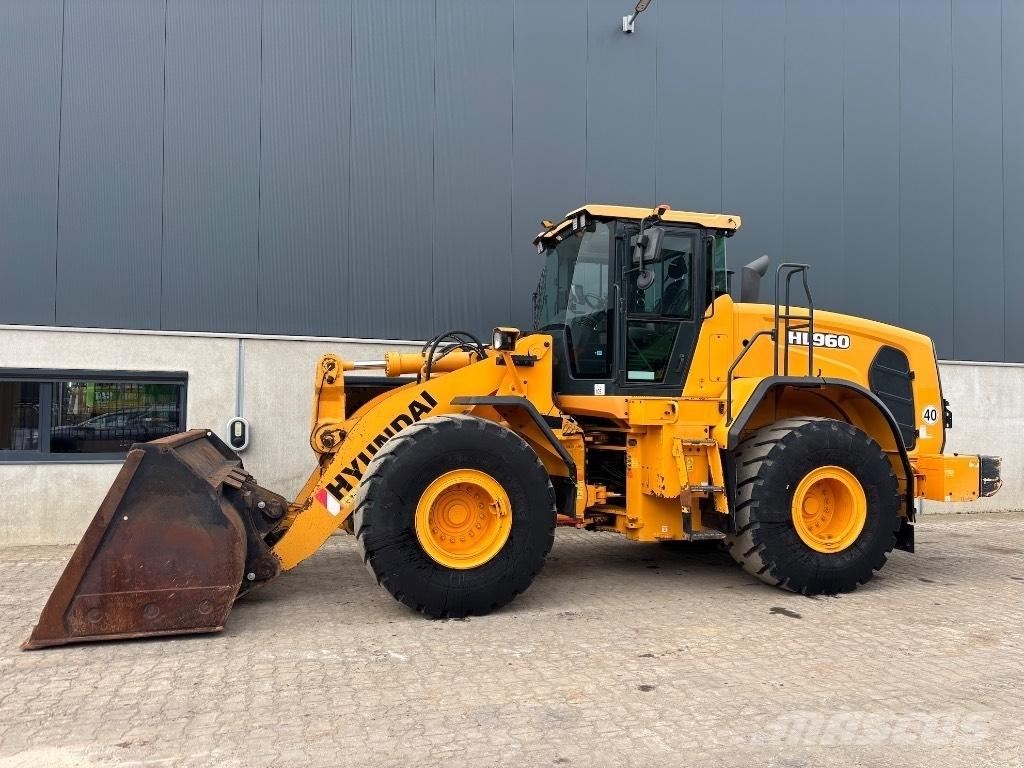 Hyundai HL 960 - 955 Iekrāvēji uz riteņiem