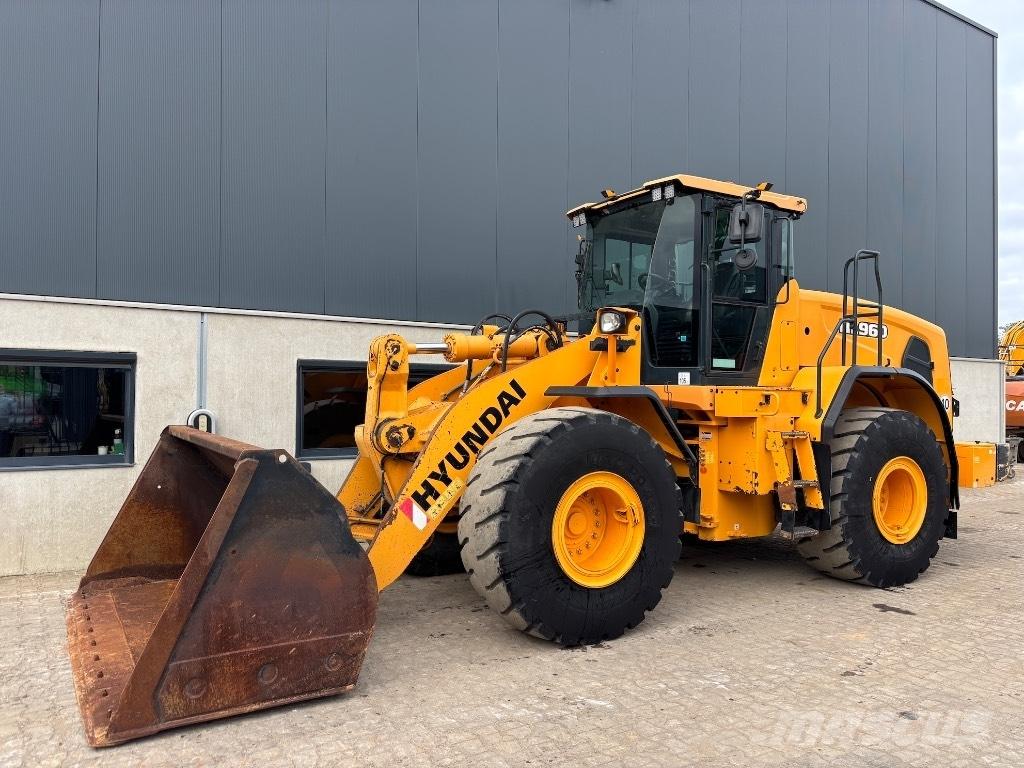 Hyundai HL 960 - 955 Iekrāvēji uz riteņiem