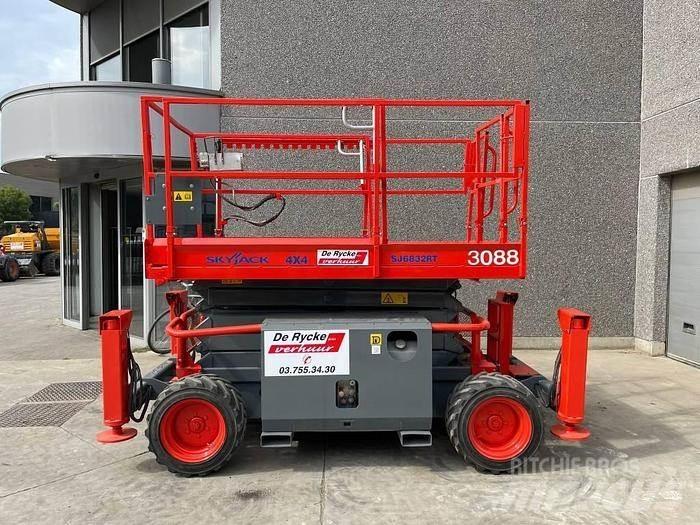 SkyJack SJ6832RT Šķerveida pacēlāji