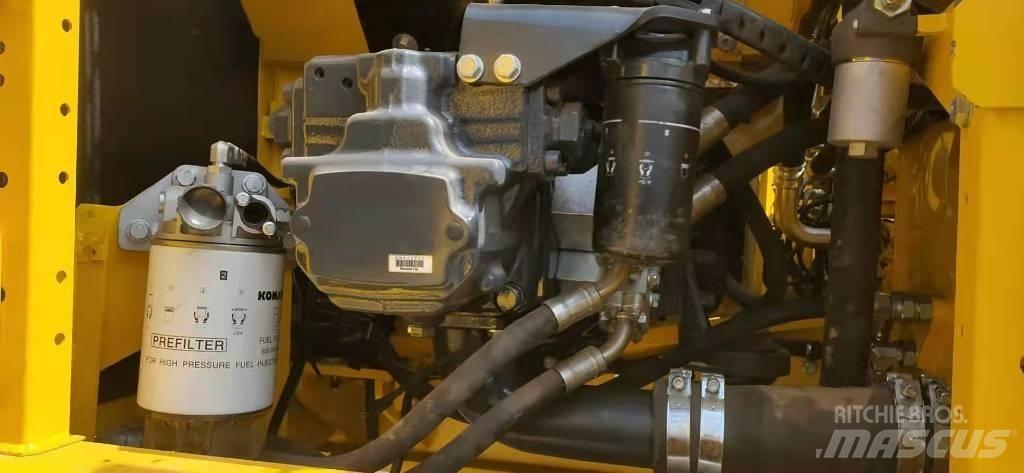 Komatsu P C200-8 Kāpurķēžu ekskavatori
