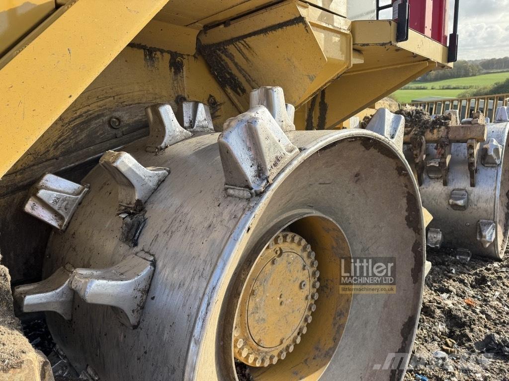 CAT 826 Atkritumu preses