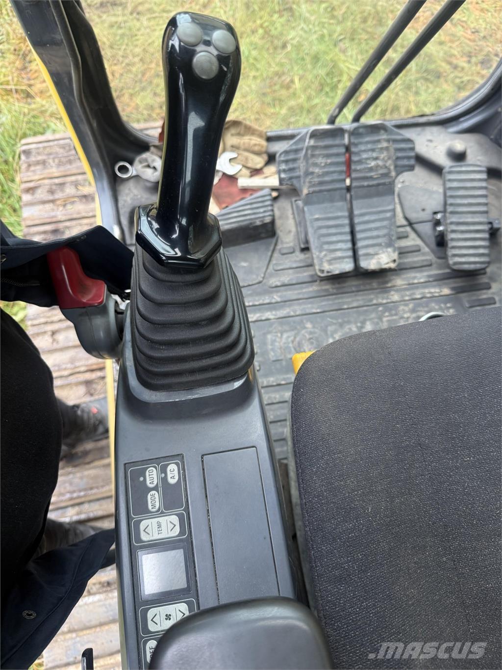 Komatsu PC180LC Kāpurķēžu ekskavatori