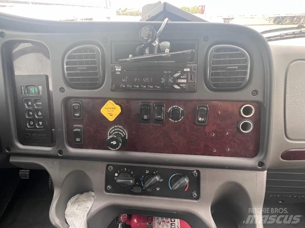 Freightliner M 106 Furgons
