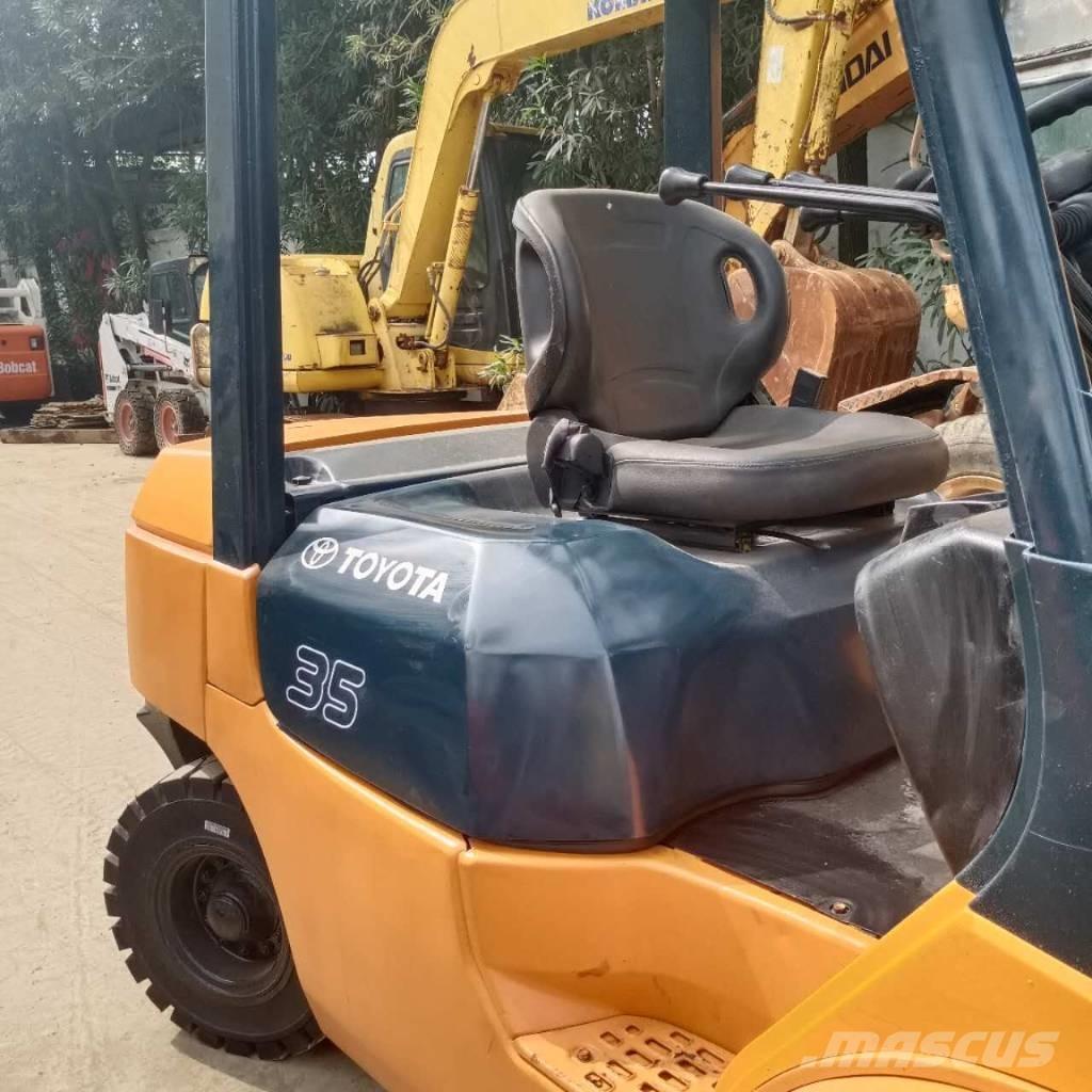 Toyota FD 35 Tehnika ar dīzeļa dzinēju