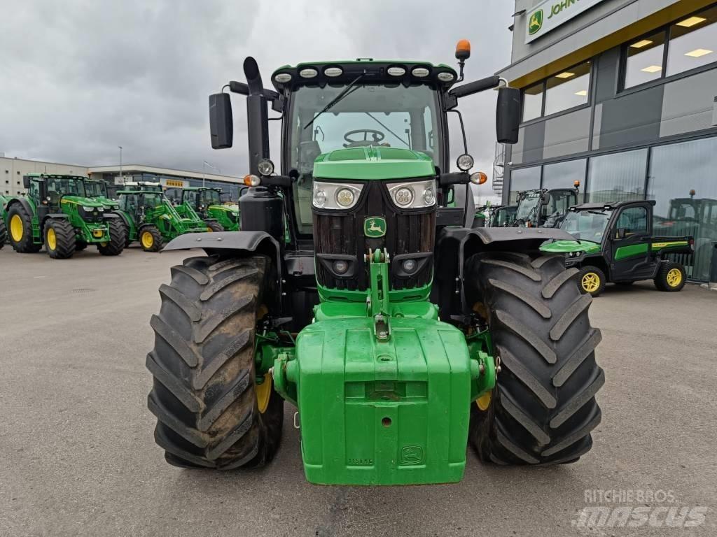John Deere 6215 R Traktori
