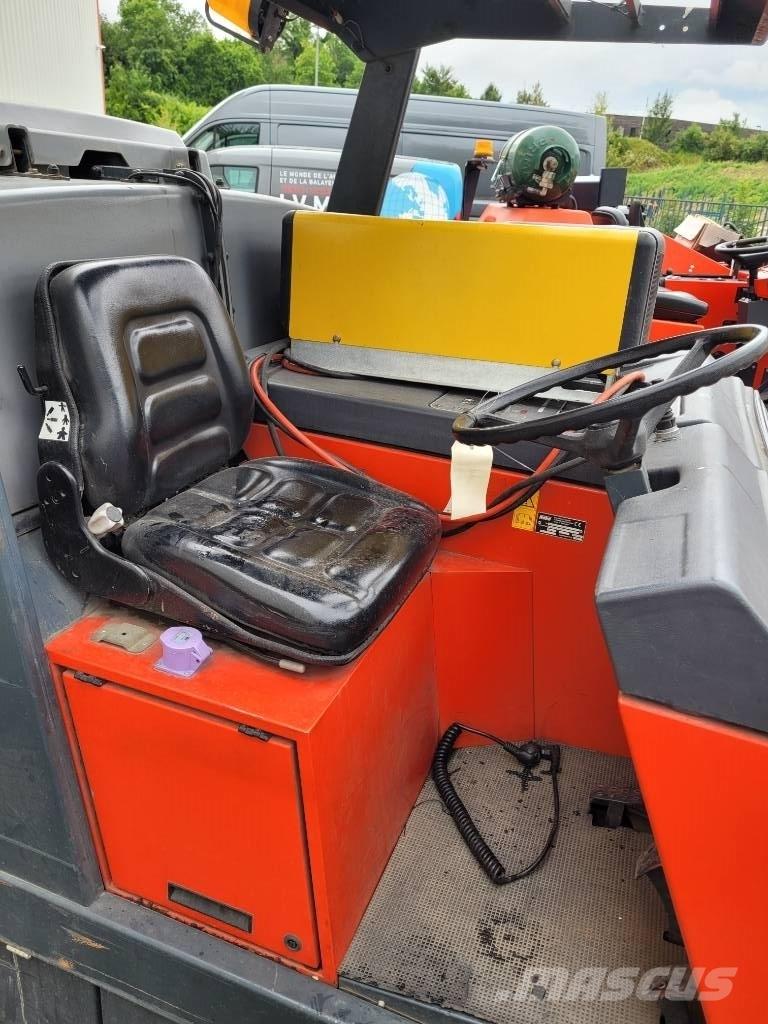 Hako 1500 B Kombinētais skrubis/ slaucītājs