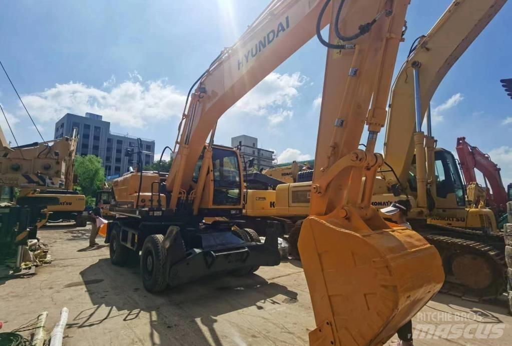 Hyundai R210W-9 Ekskavatori uz riteņiem