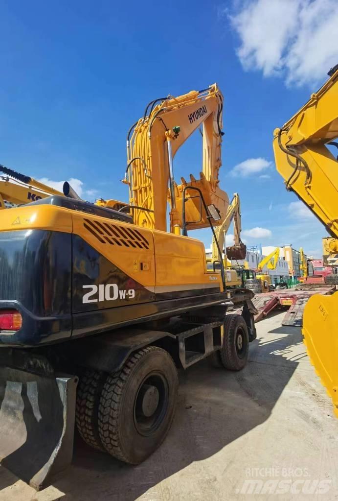 Hyundai R210W-9 Ekskavatori uz riteņiem