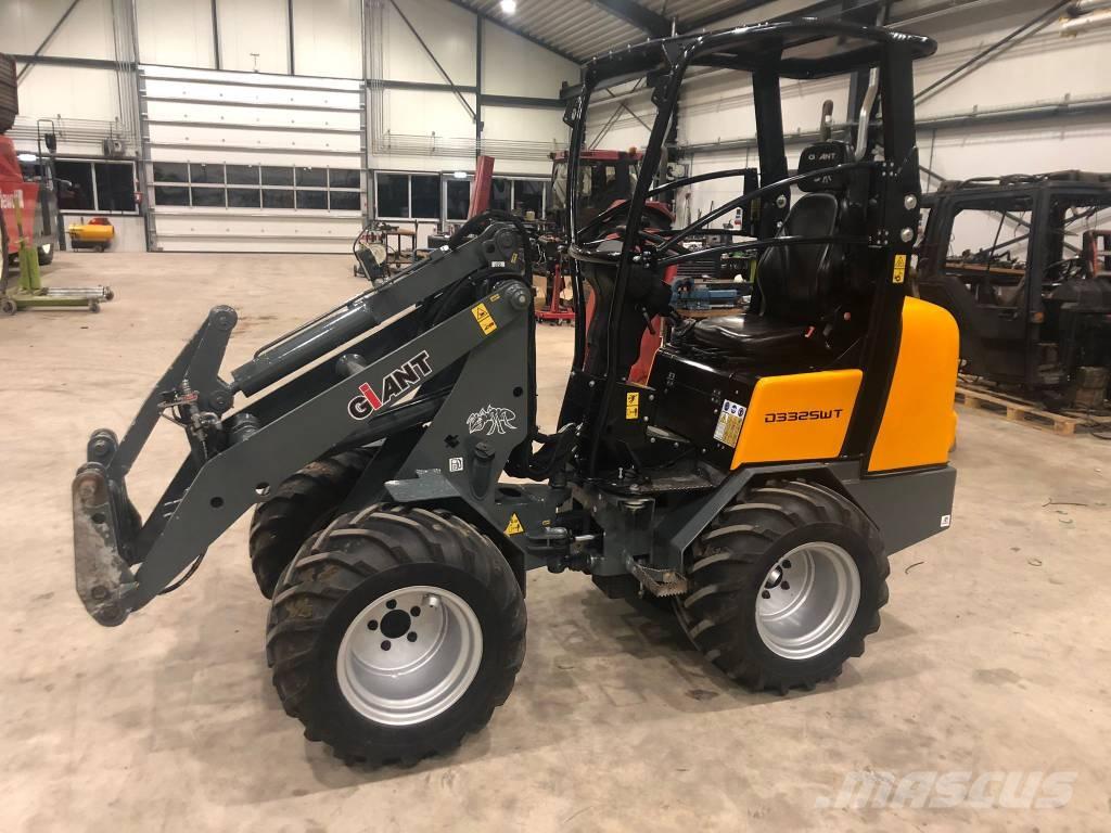 GiANT D 332 SWT Multifunkcionālie iekrāvēji