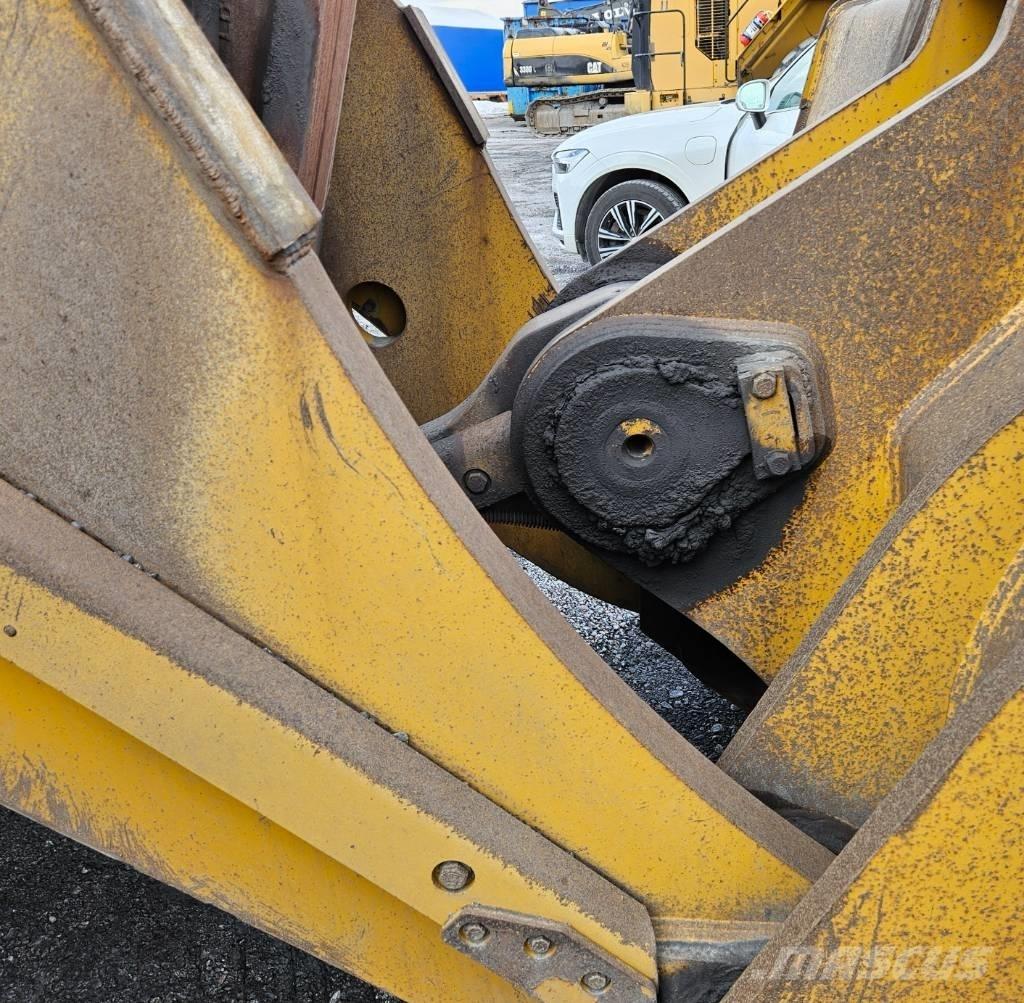 CAT 988 K Iekrāvēji uz riteņiem
