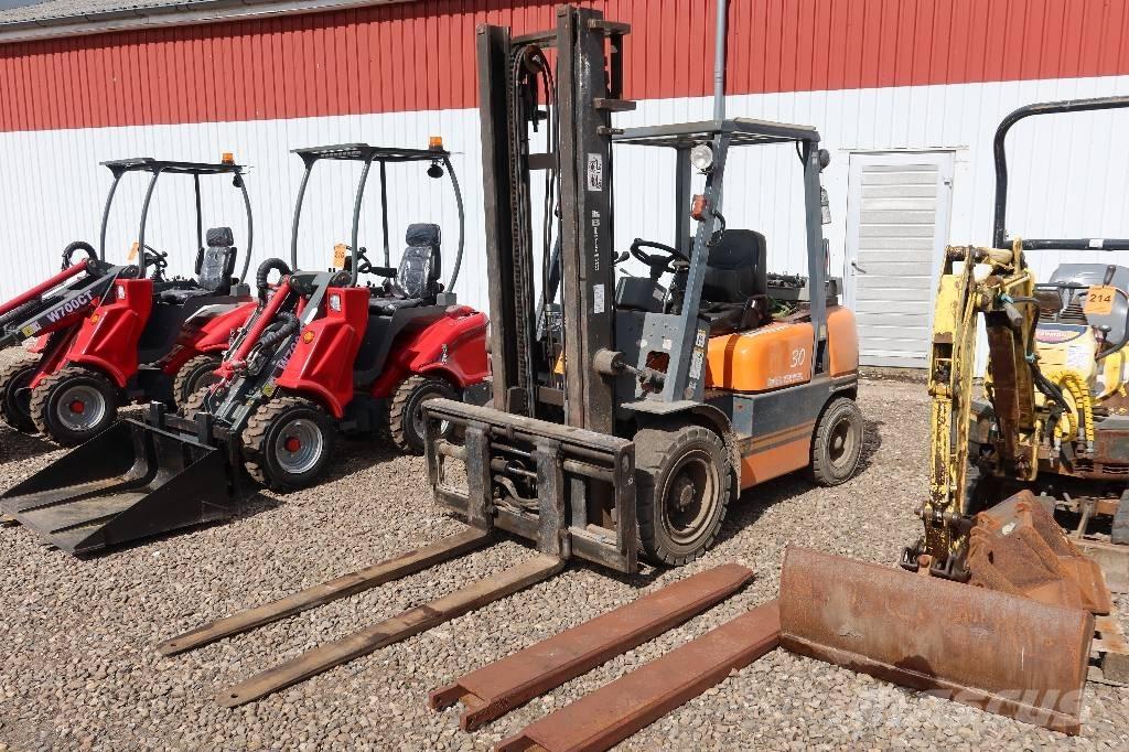 Tailift 3 tons Tehnika ar dīzeļa dzinēju