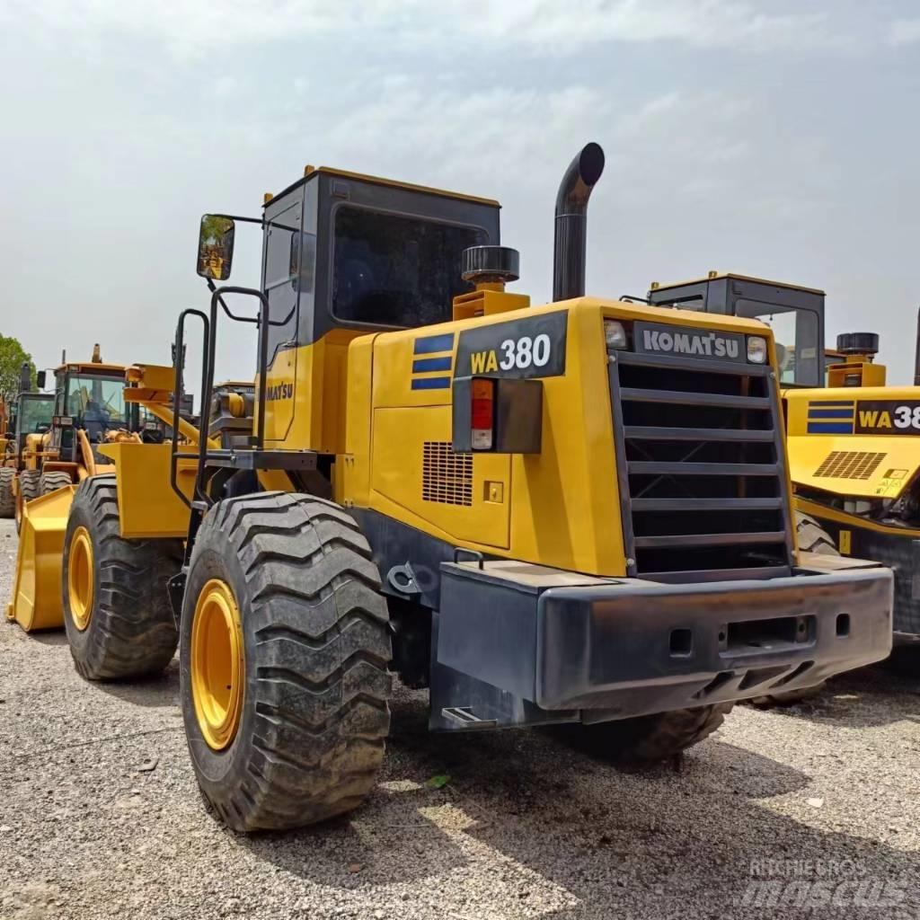 Komatsu WA 380 Iekrāvēji uz riteņiem