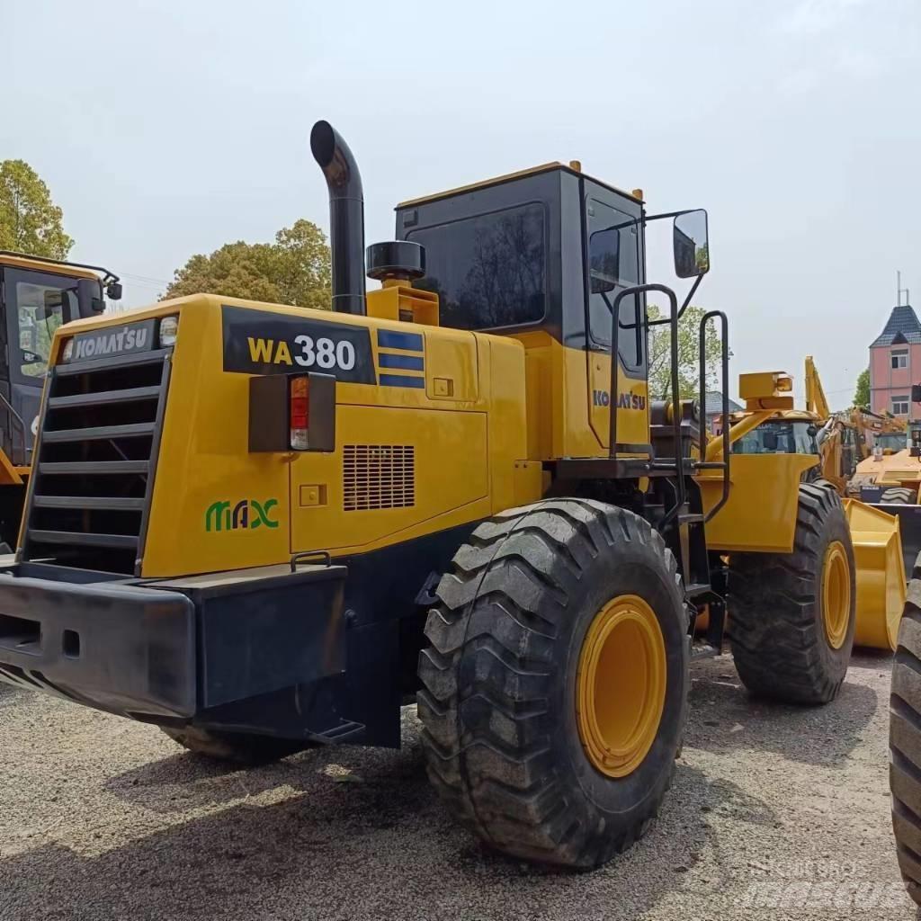 Komatsu WA 380 Iekrāvēji uz riteņiem