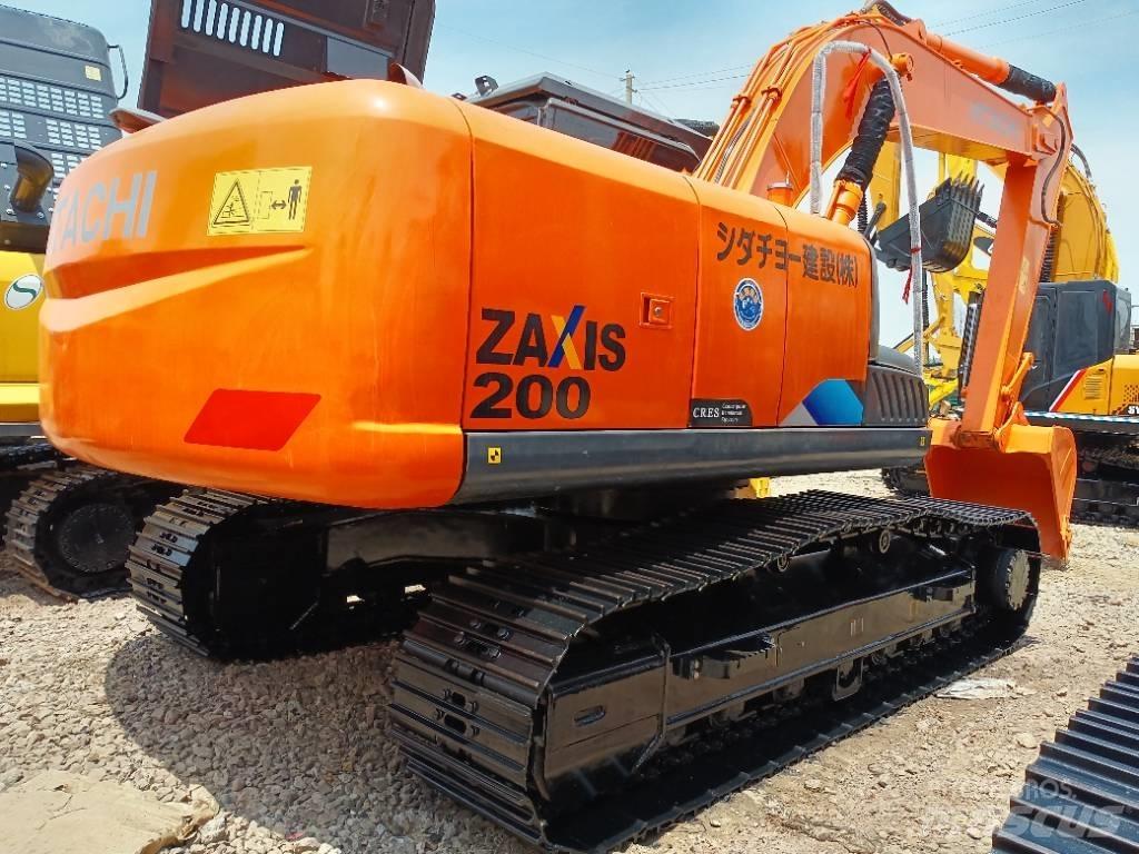 Hitachi ZX 200 Kāpurķēžu ekskavatori
