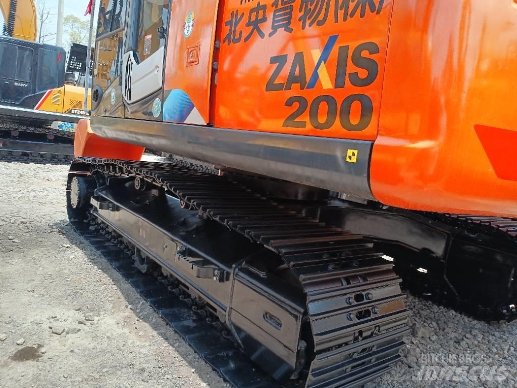 Hitachi ZX 200 Kāpurķēžu ekskavatori