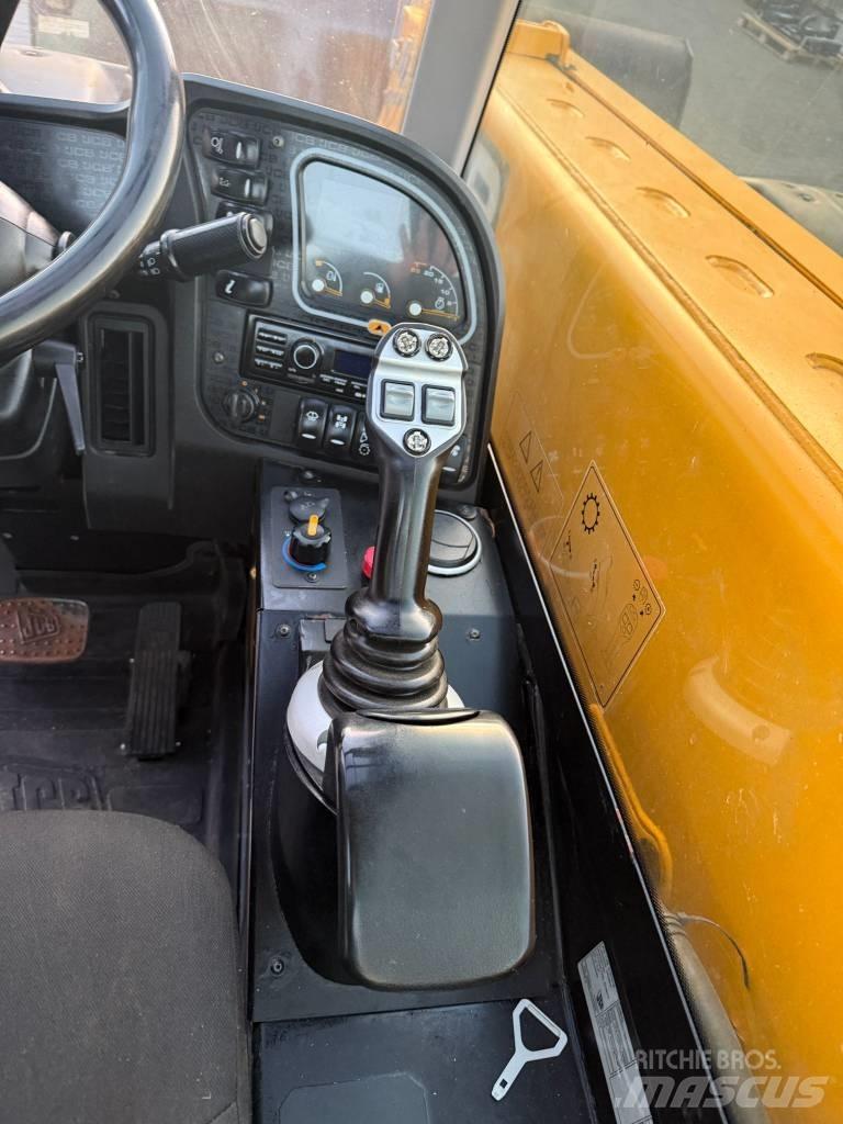 JCB 526-56 Agri Teleskopiskie riteņu iekrāvēji