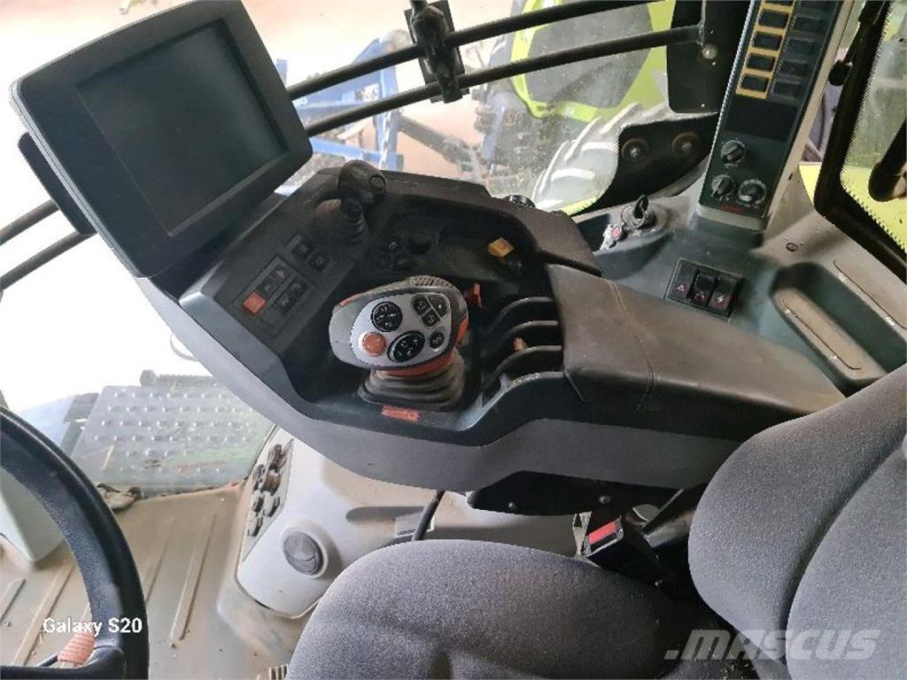 CLAAS Axion 810 Traktori