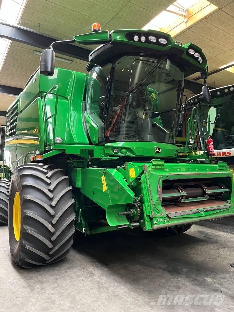 John Deere T670 Ražas novākšanas kombaini