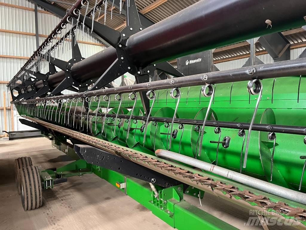 John Deere T670 Ražas novākšanas kombaini