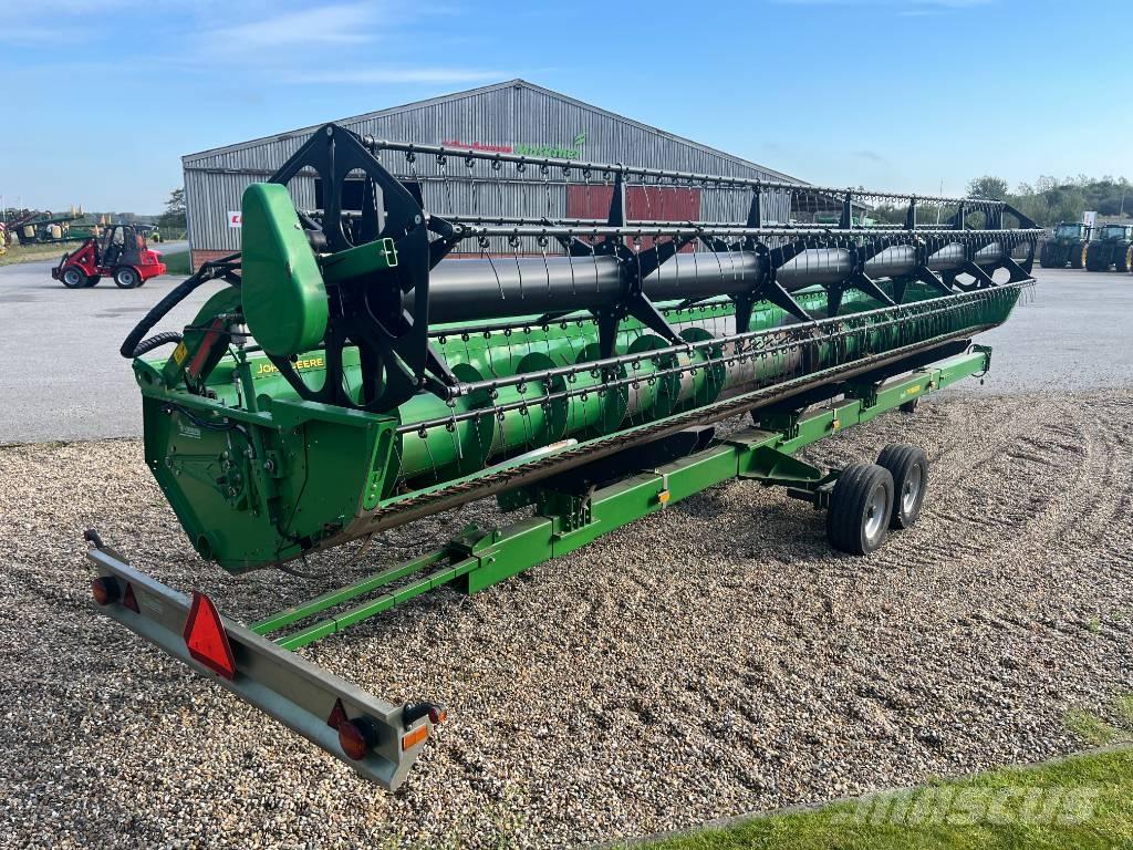 John Deere T670 Ražas novākšanas kombaini