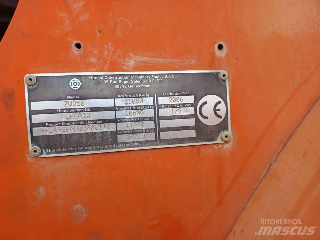 Hitachi ZW 250 Iekrāvēji uz riteņiem