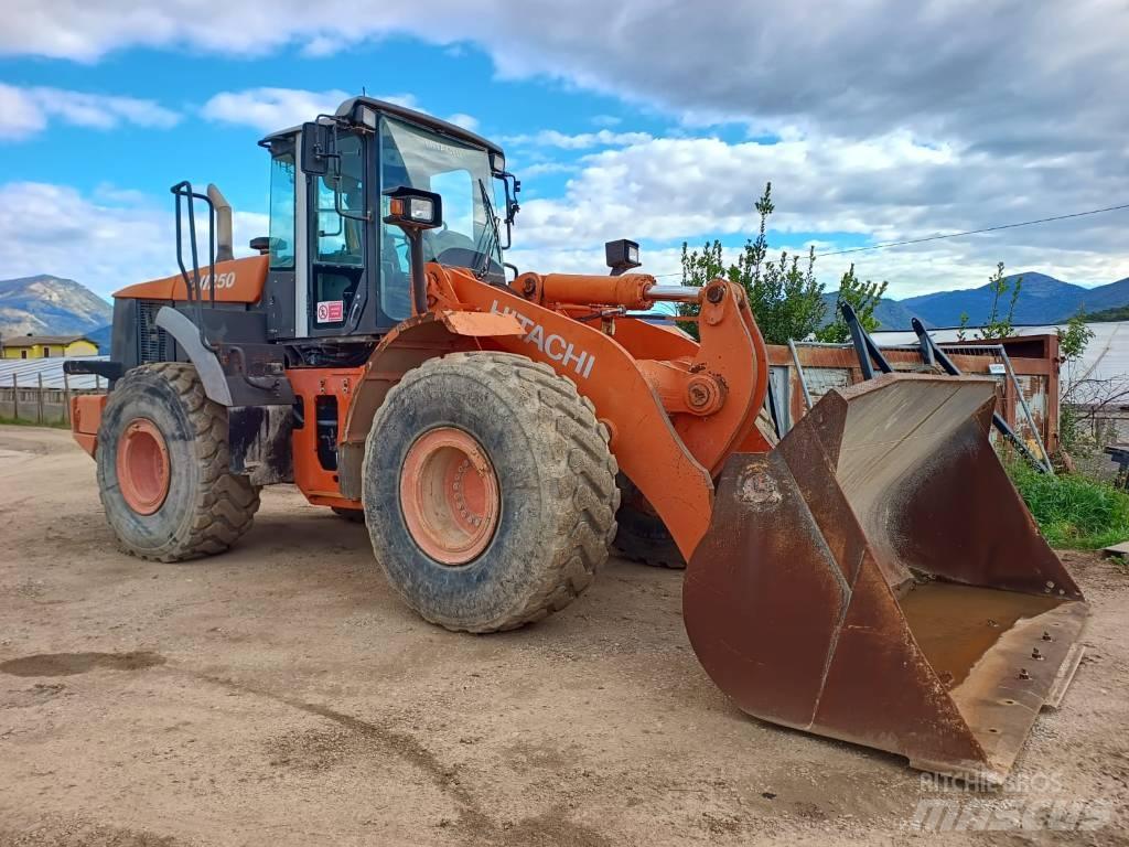 Hitachi ZW 250 Iekrāvēji uz riteņiem