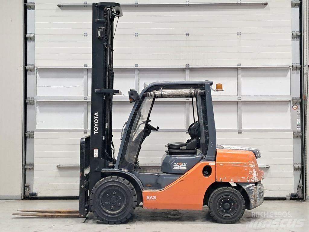 Toyota 02-8FDJF35 Tehnika ar dīzeļa dzinēju