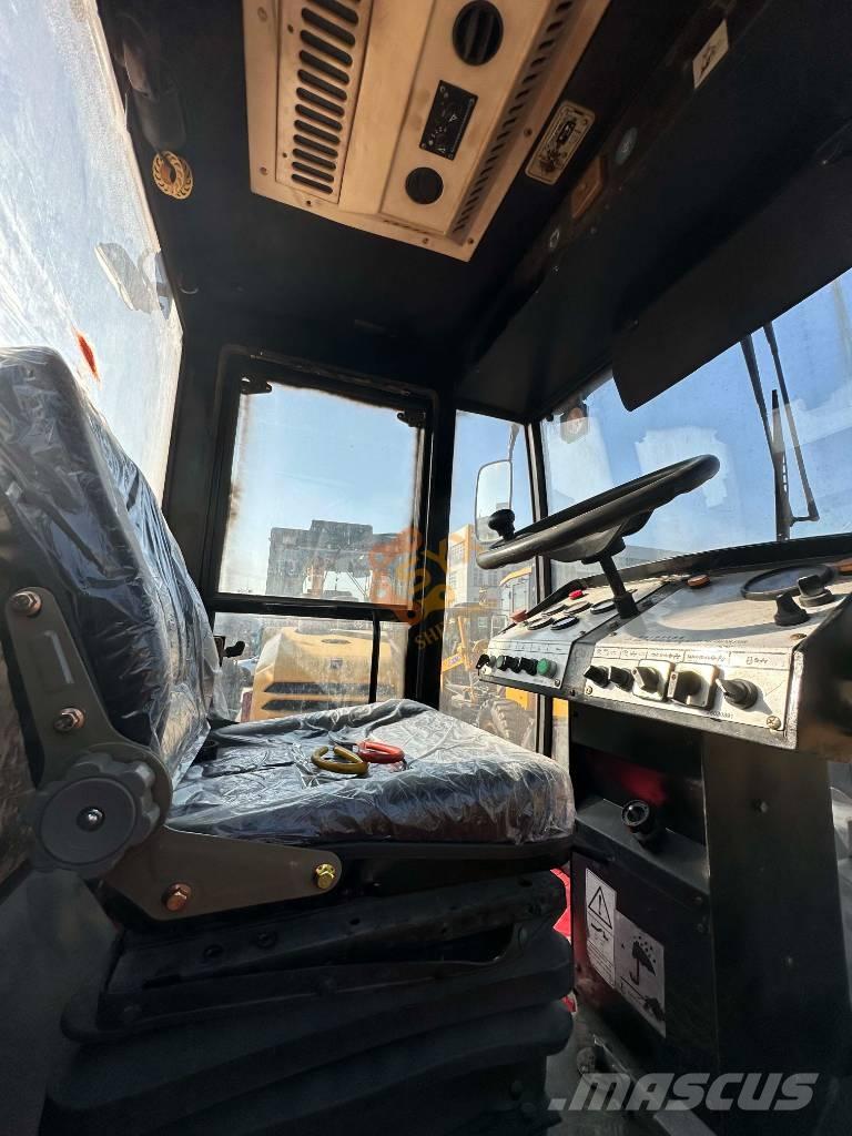 XCMG XD 103 Augsnes blīvētāji