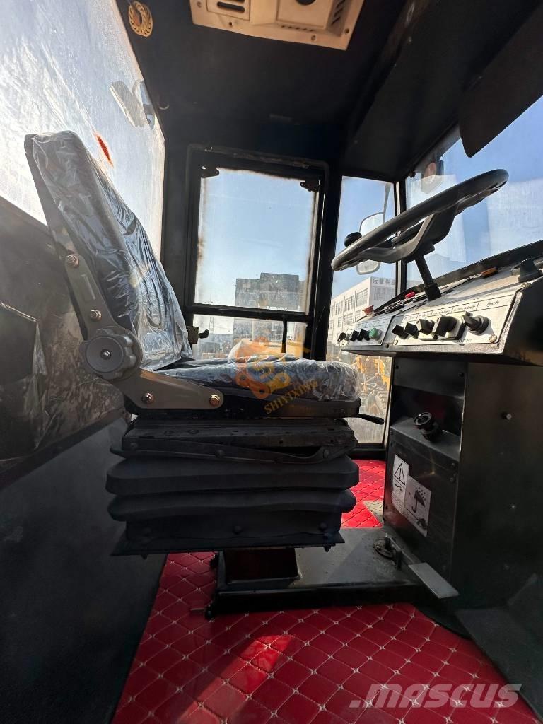 XCMG XD 103 Augsnes blīvētāji