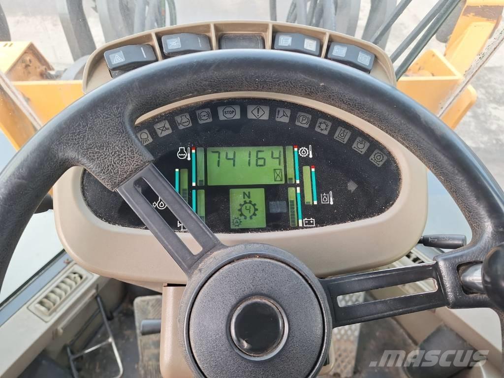 CASE 521D XT Iekrāvēji uz riteņiem