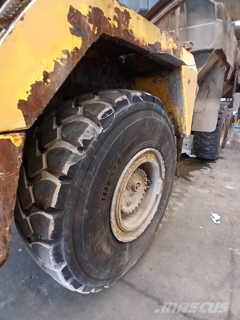 Komatsu HM 300-2 Artikulētie pašizgāzēji