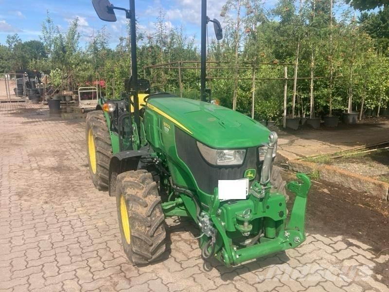 John Deere 5075 GL Kompaktie traktori